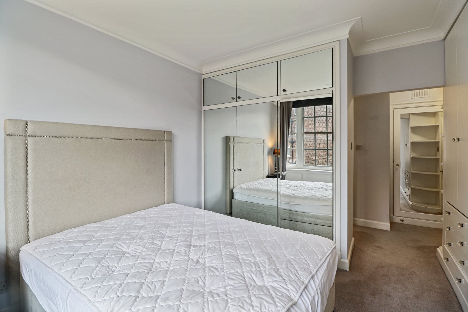 Flat Grosvenor Square in City of Westminster