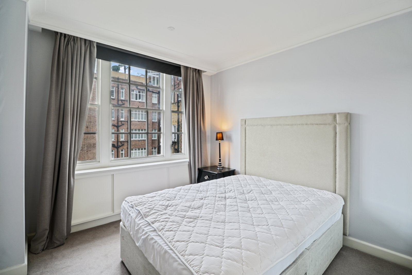 Flat Grosvenor Square in City of Westminster