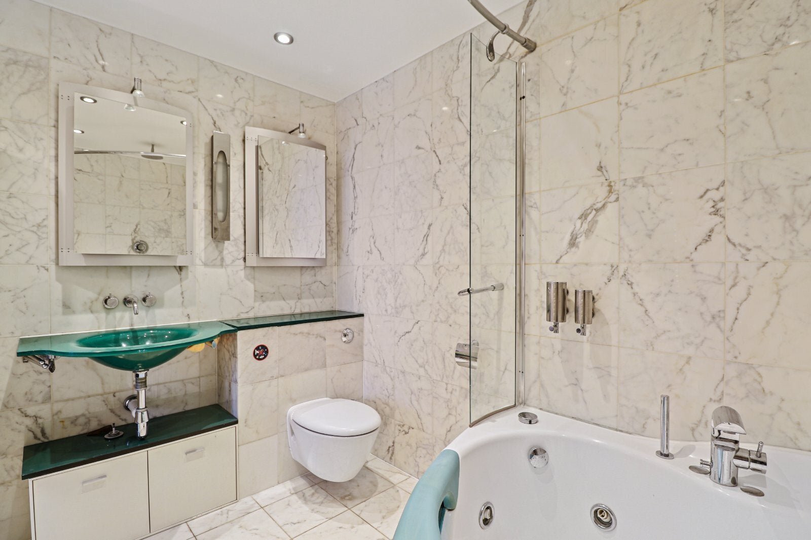 Flat Grosvenor Square in City of Westminster