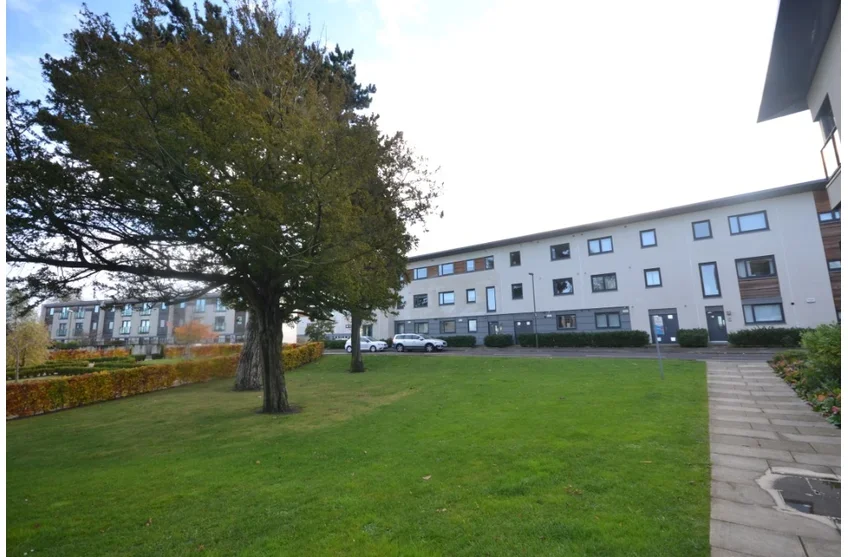 Flat Maybury Drive in City of Edinburgh