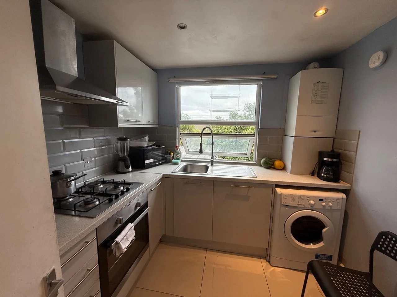Room Ilderton Road in Greater London
