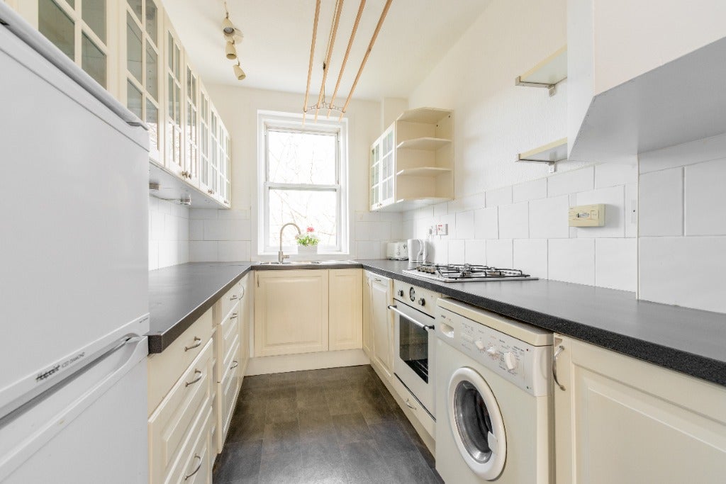 Flat Pleasance in City of Edinburgh