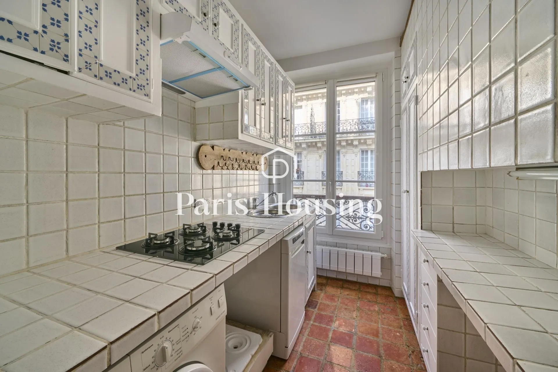 Flat Rue Rennequin in Paris