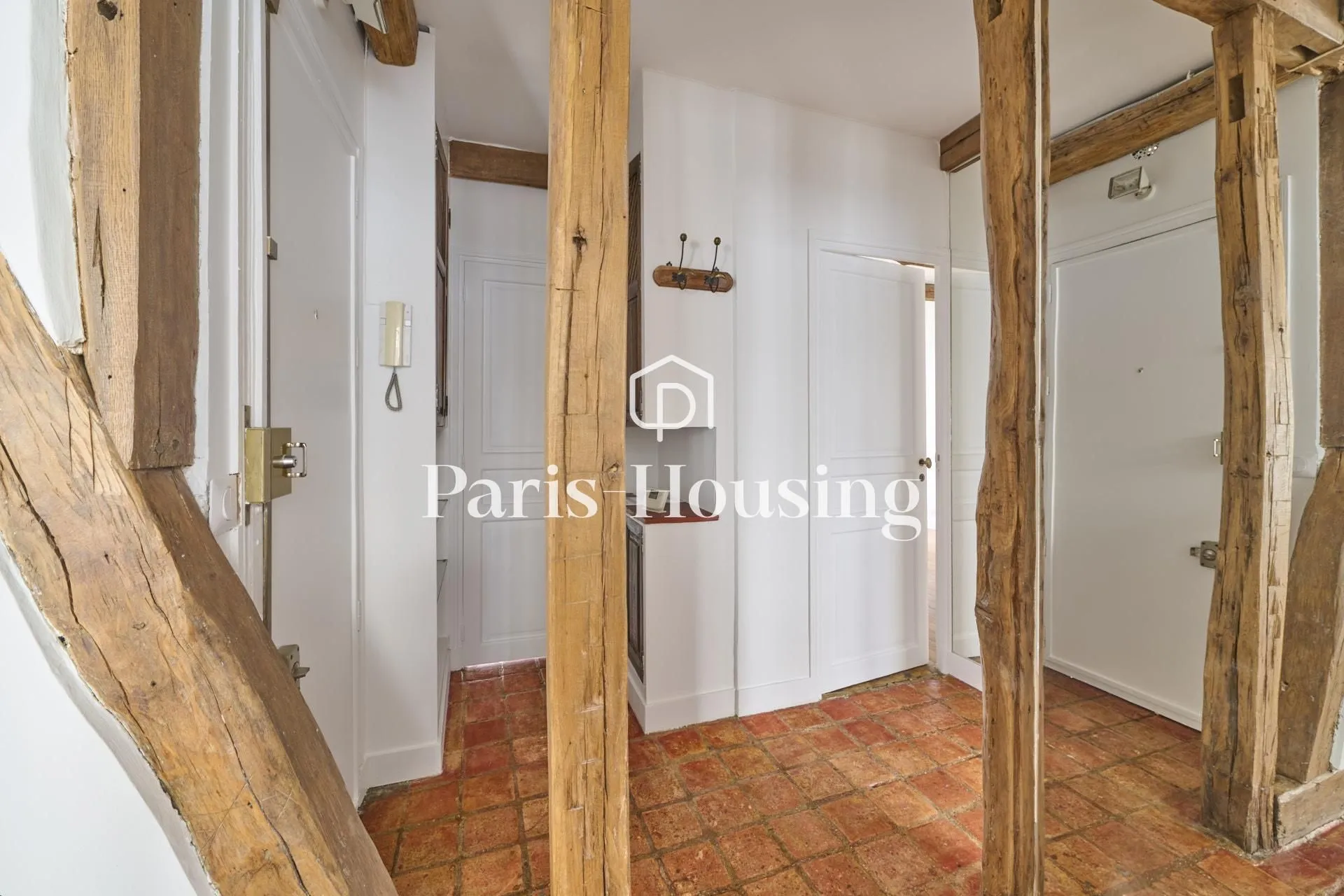 Flat Rue Rennequin in Paris