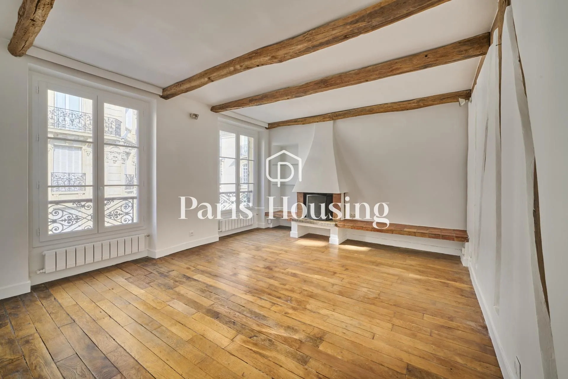 Flat Rue Rennequin in Paris