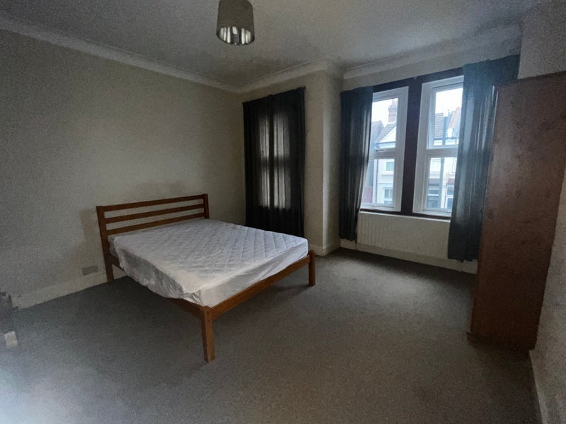 Room Park Road in Greater London