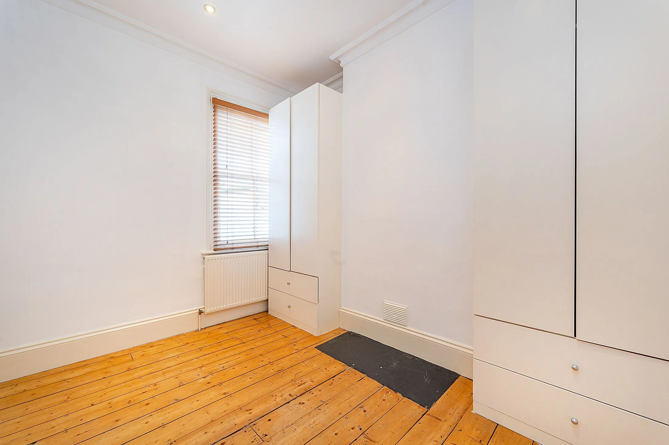 Flat Darwin Road in Greater London