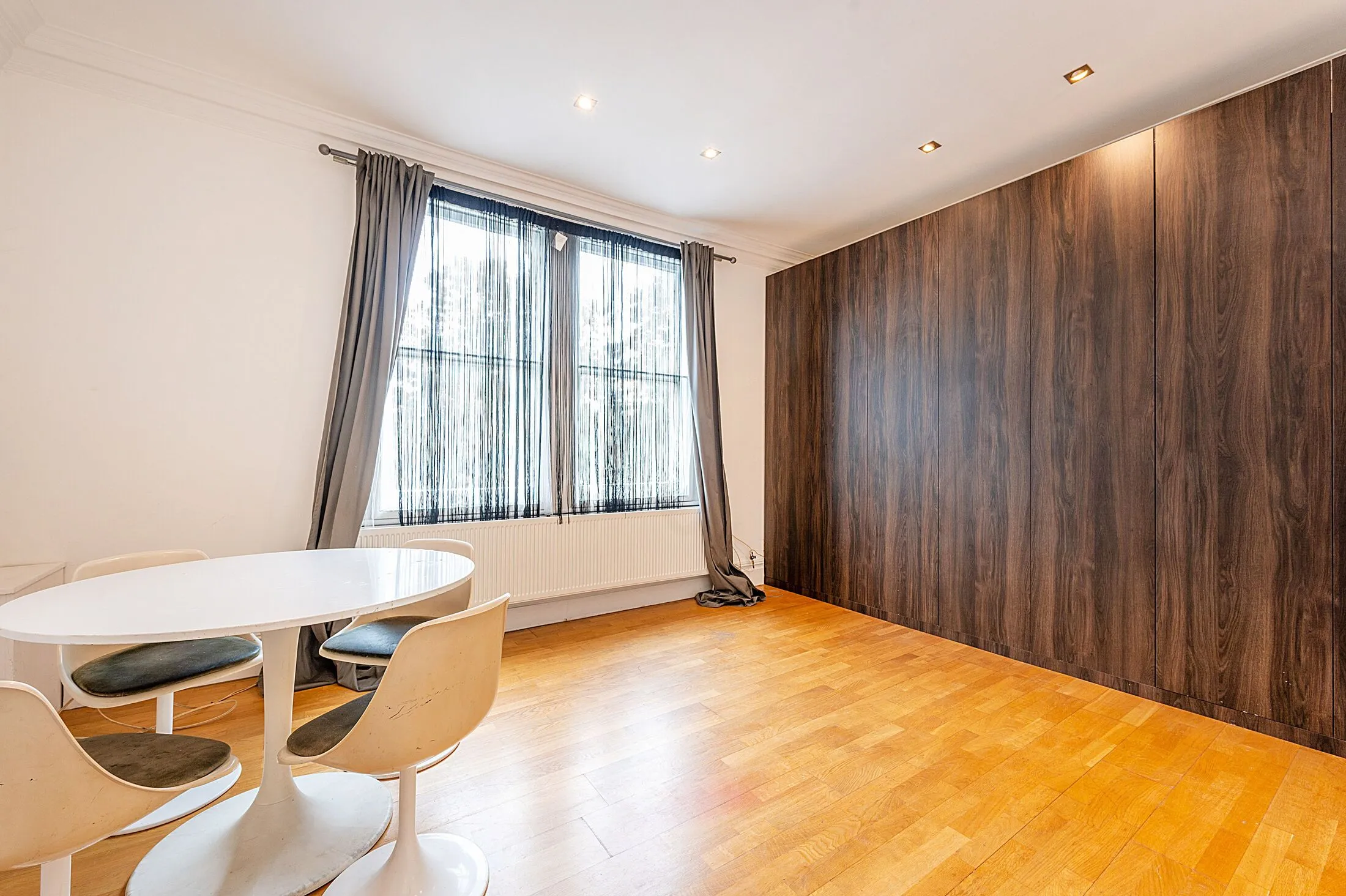 Flat Darwin Road in Greater London