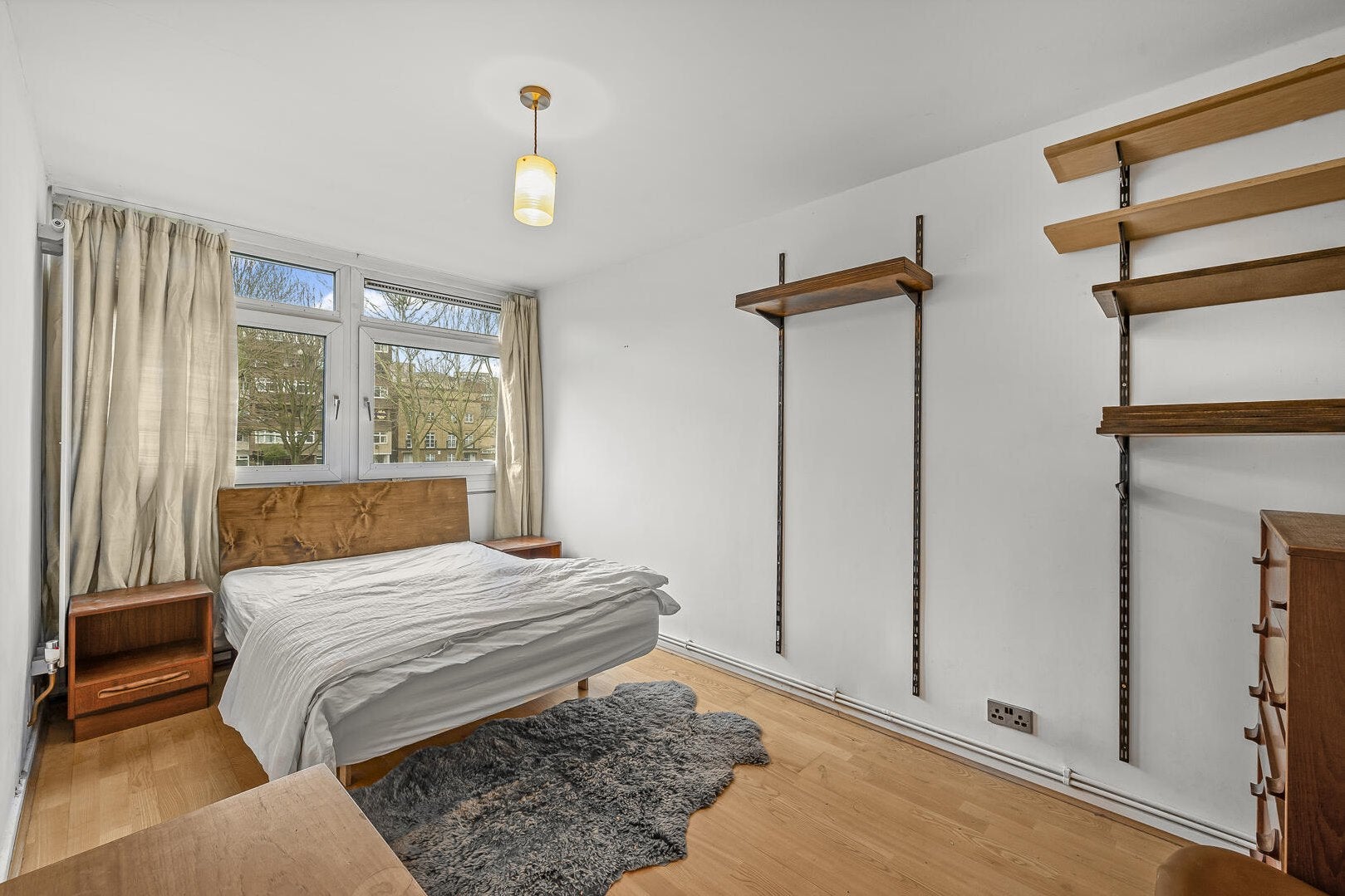 Flat Hanbury Street in Greater London