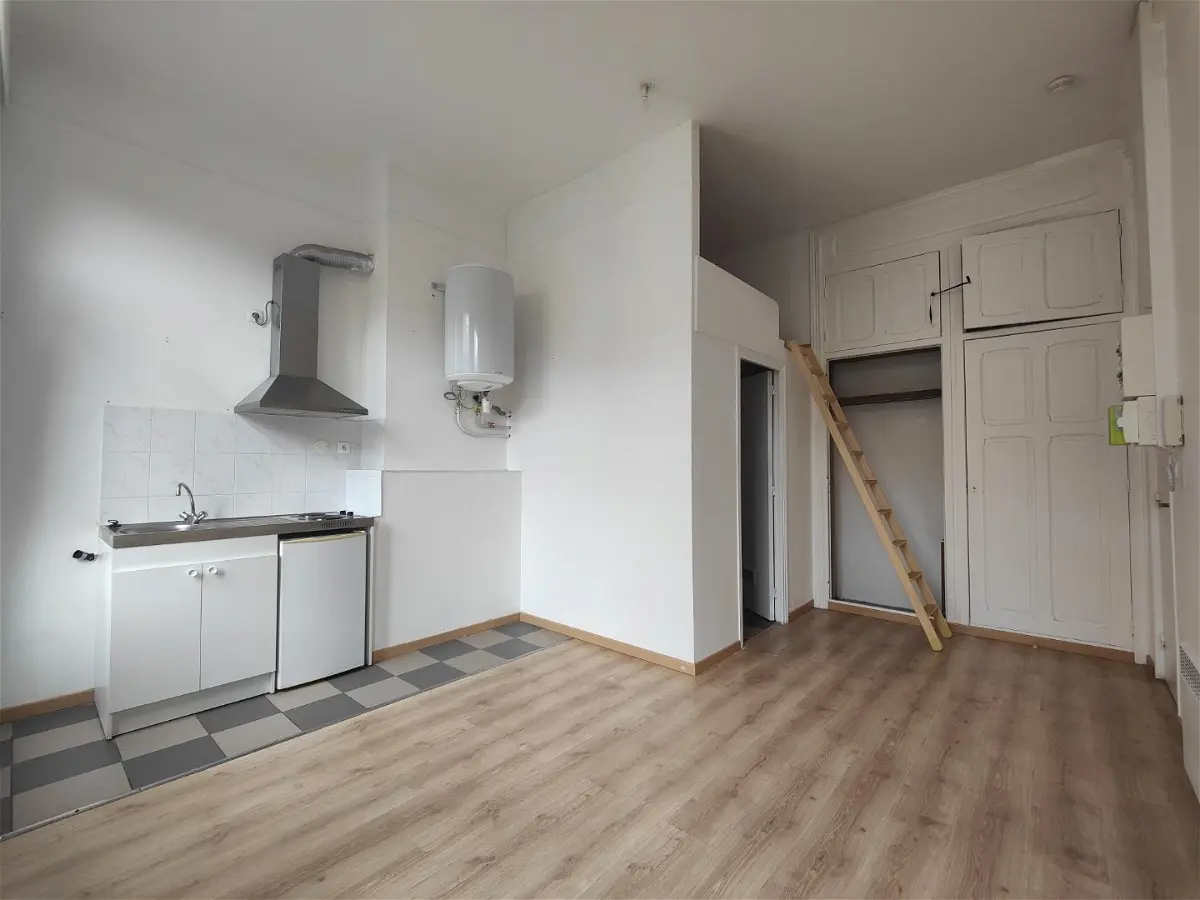 Flat Avenue Saint-Roch in Valenciennes