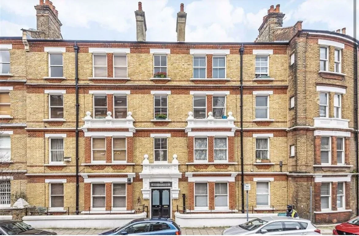 Flat Coldharbour Lane in Greater London