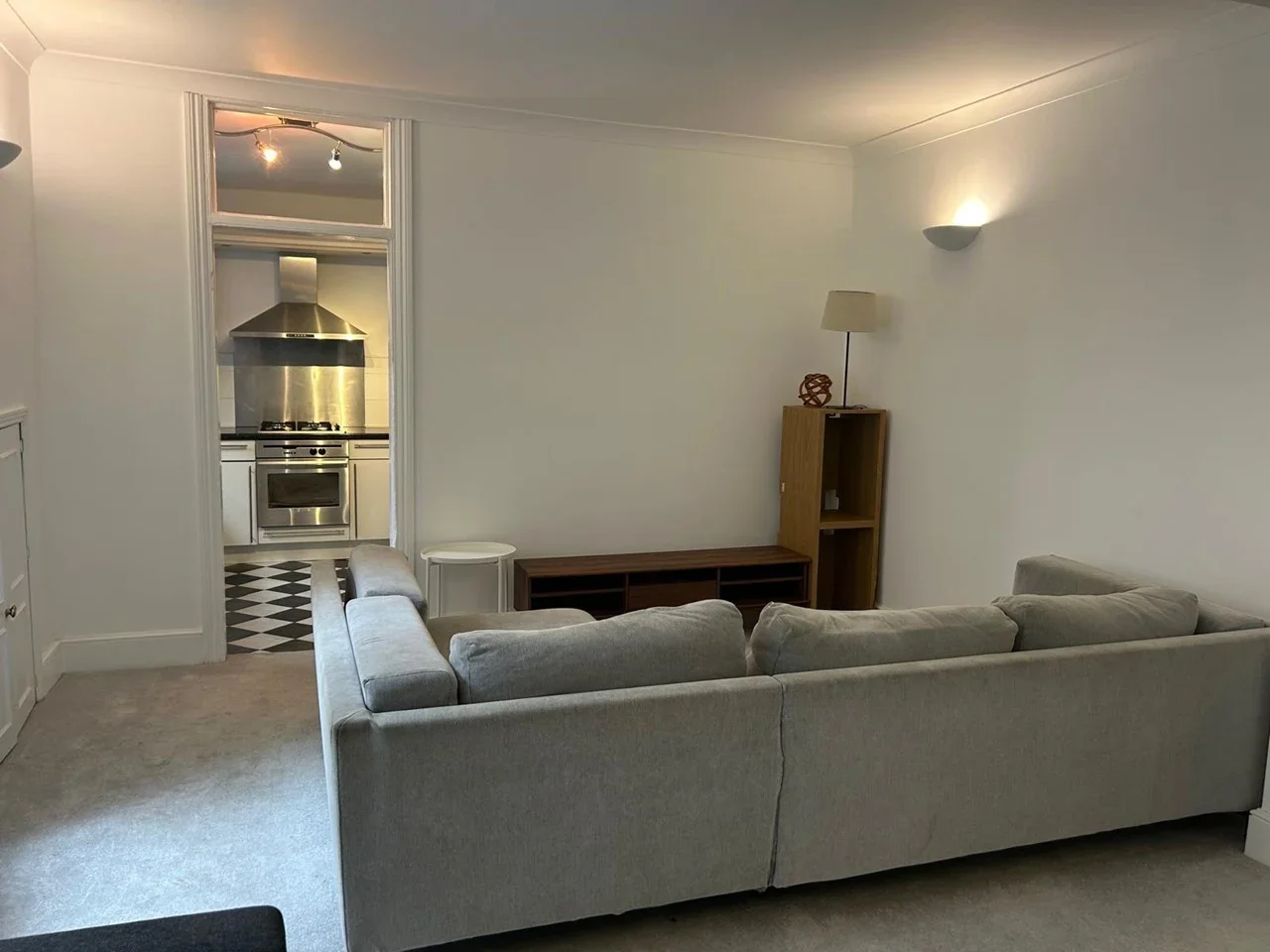 Flat Coldharbour Lane in Greater London