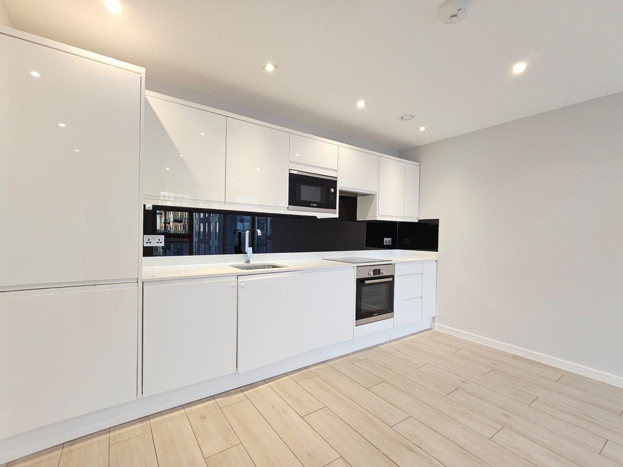 Flat High Road Wembley in Greater London