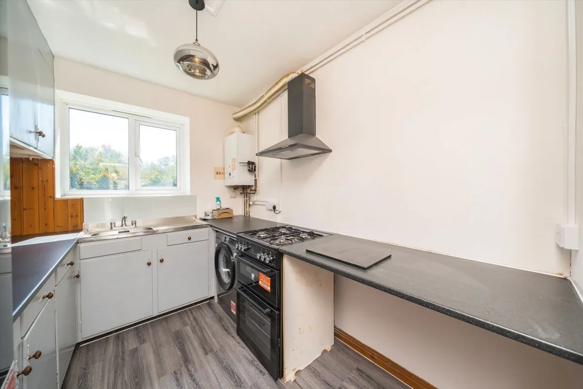 Flat Maple Court in Greater London