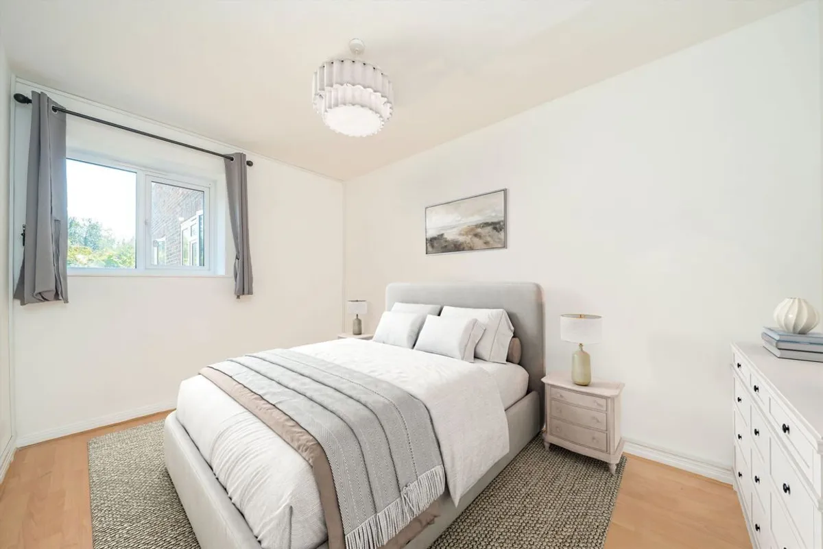 Flat Maple Court in Greater London