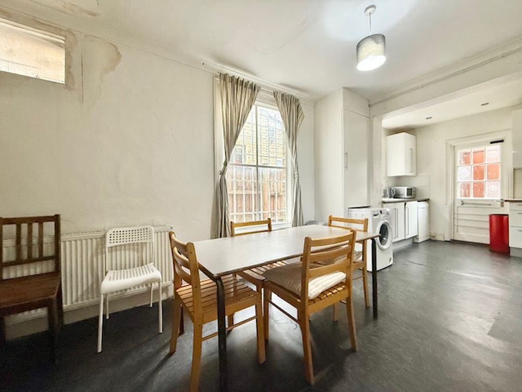 Flat Searles Road in Greater London