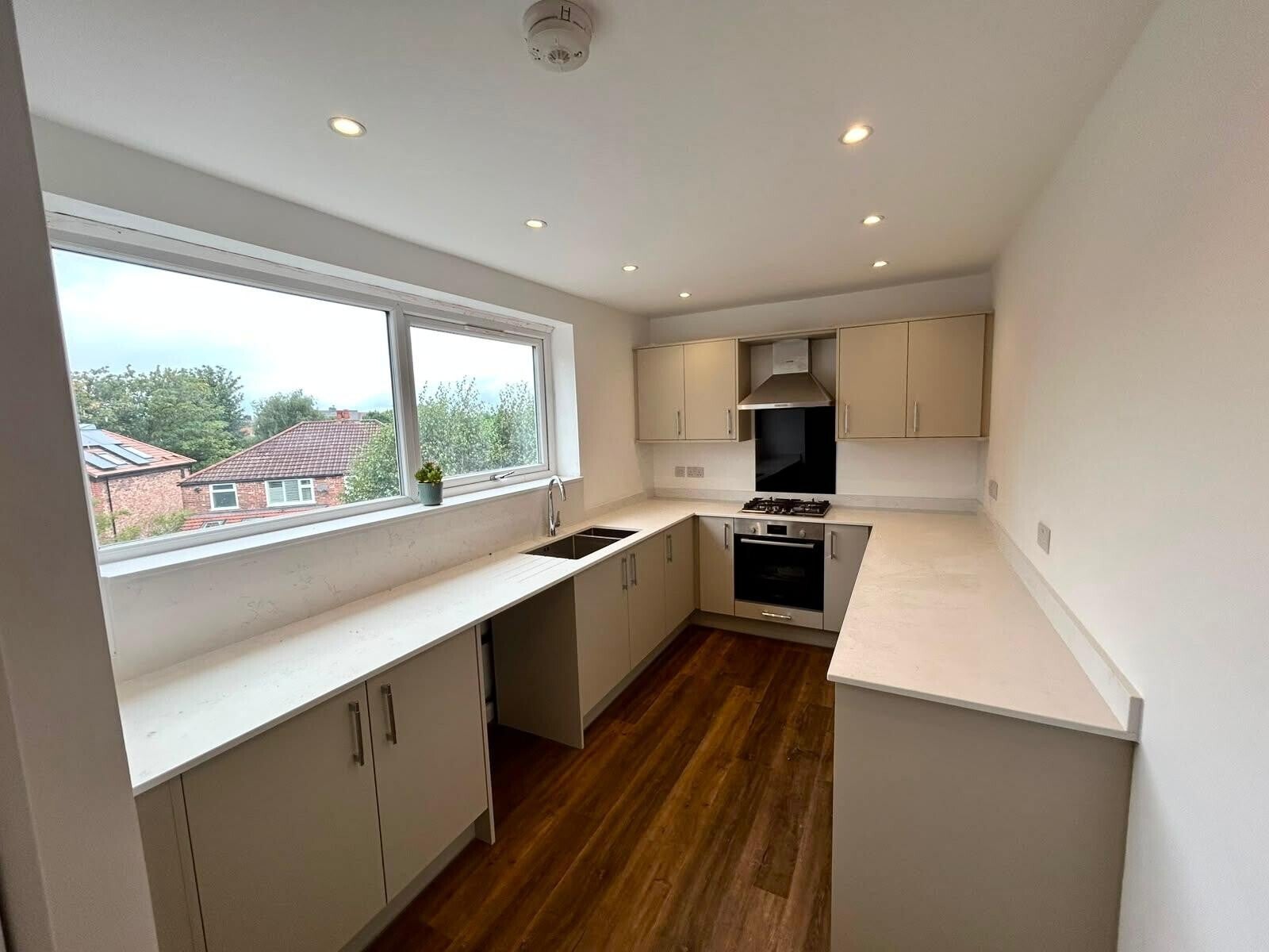 Flat Queens Court in Manchester