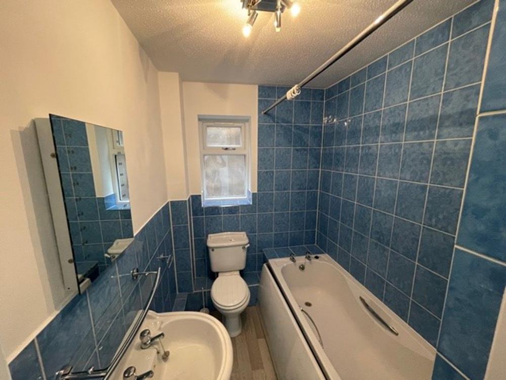 House Northdale Close in Kempston