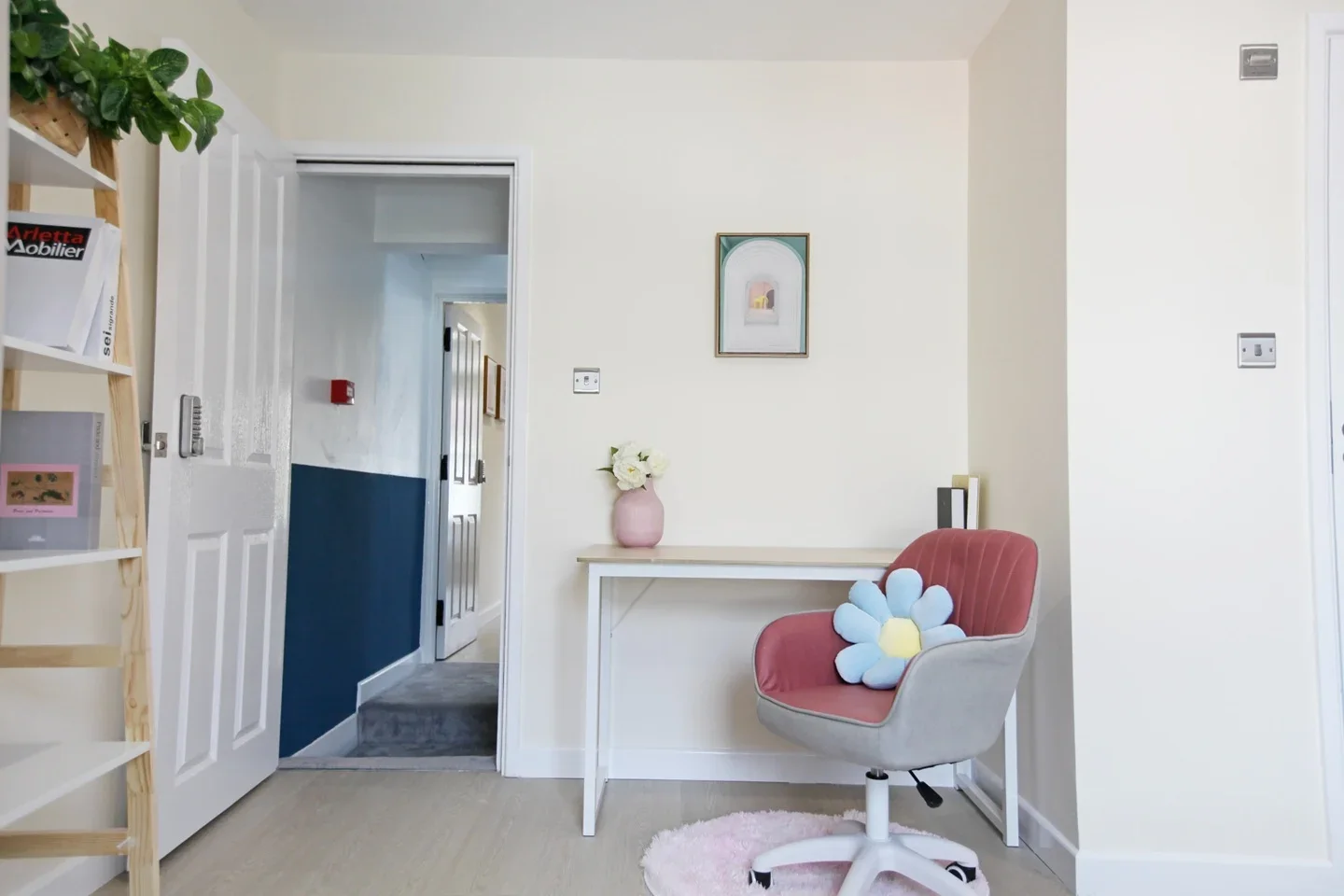 Room St George's Road in Greater London