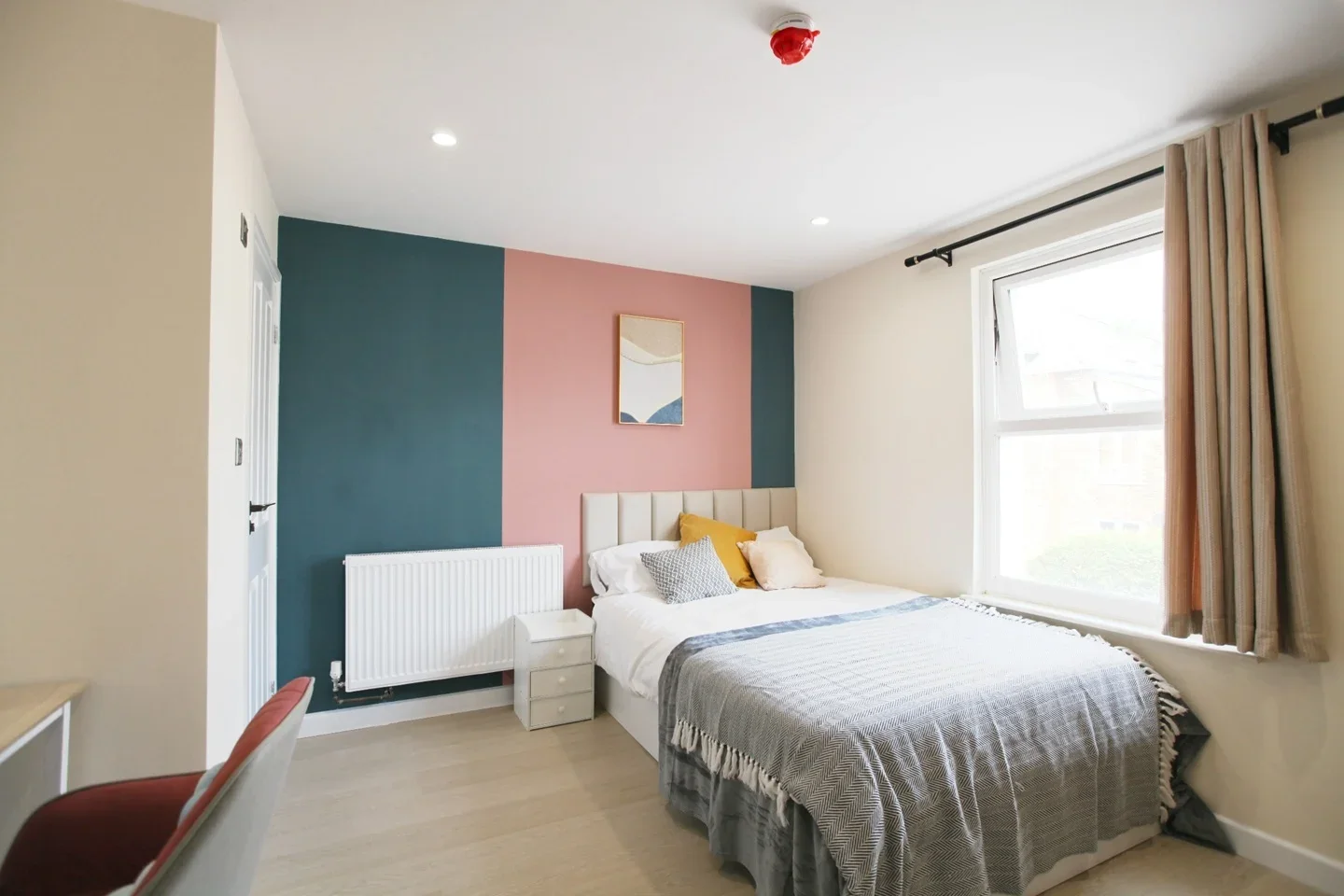 Room St George's Road in Greater London