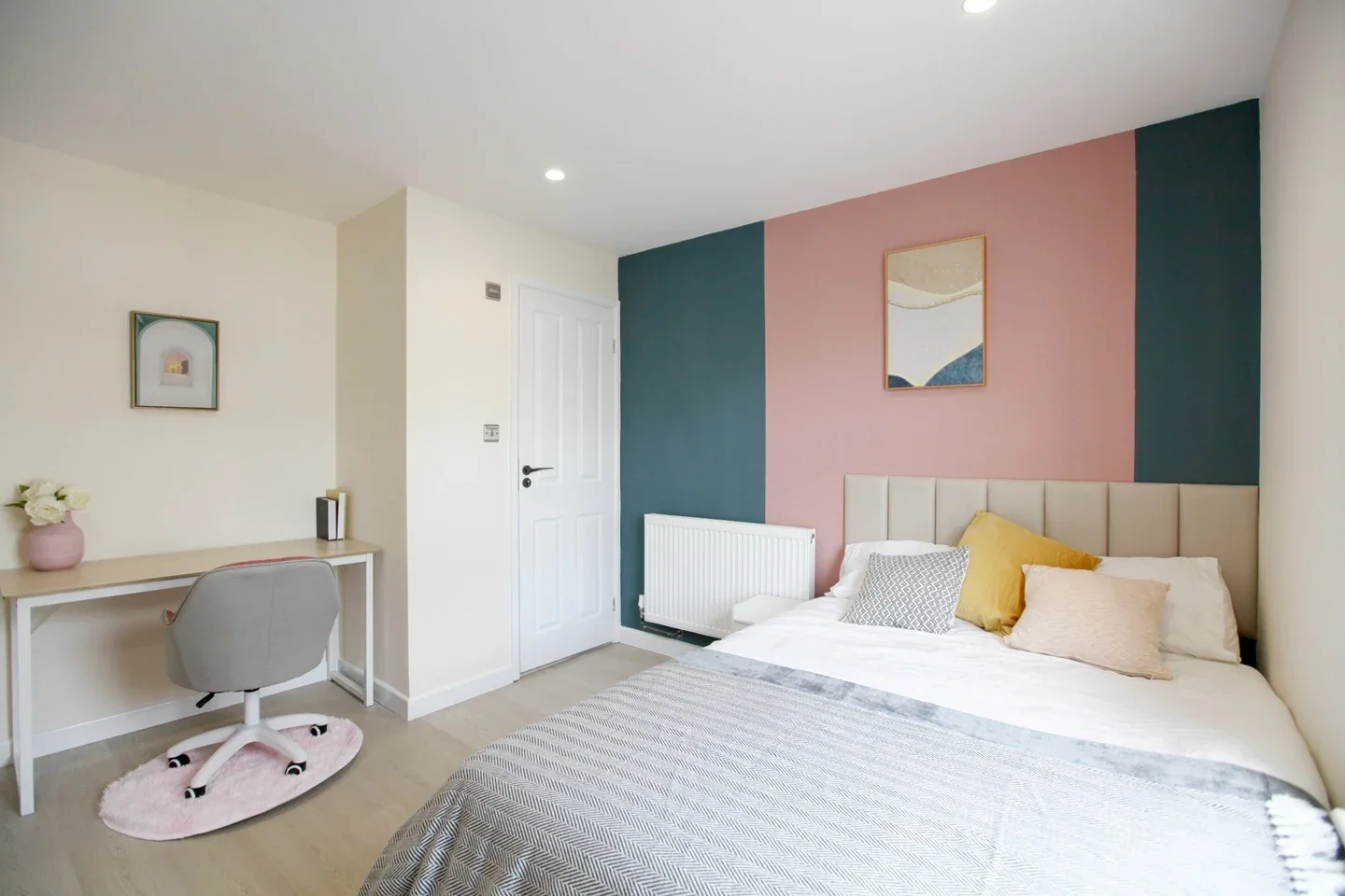 Room St George's Road in Greater London