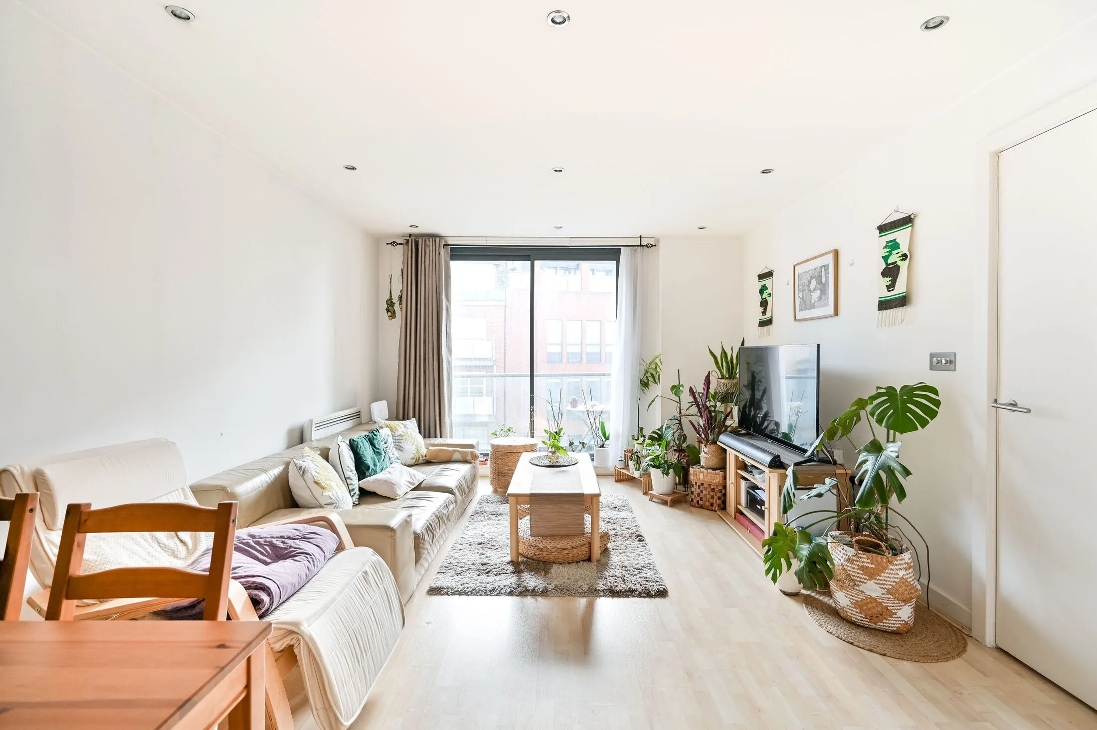 Flat Gordon Road in Greater London