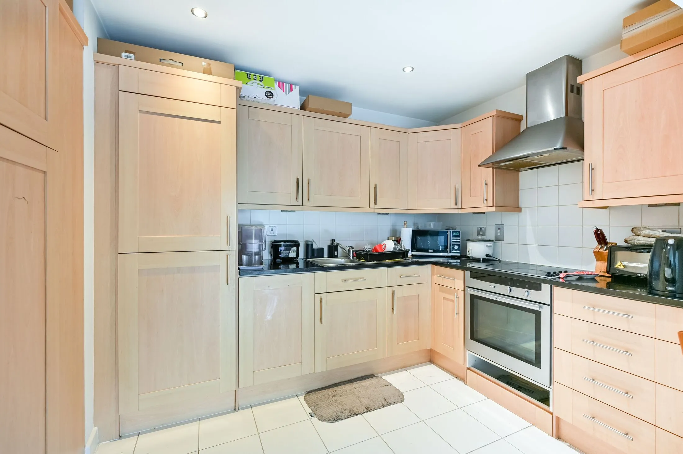 Flat Gordon Road in Greater London