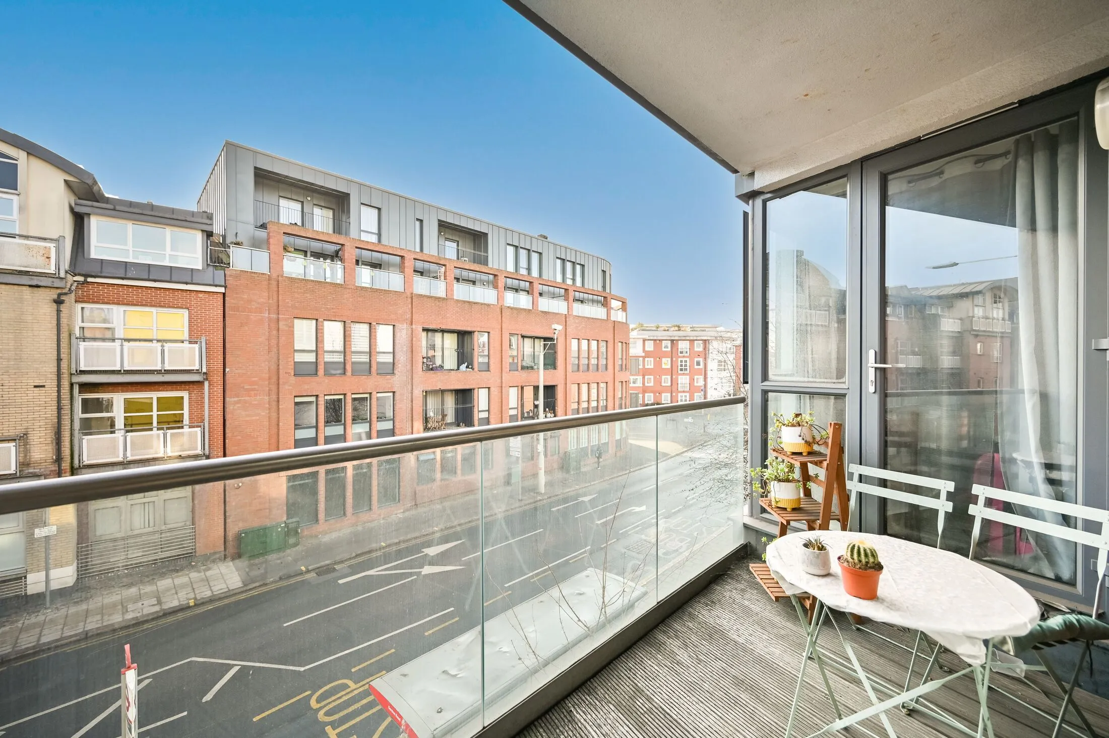 Flat Gordon Road in Greater London