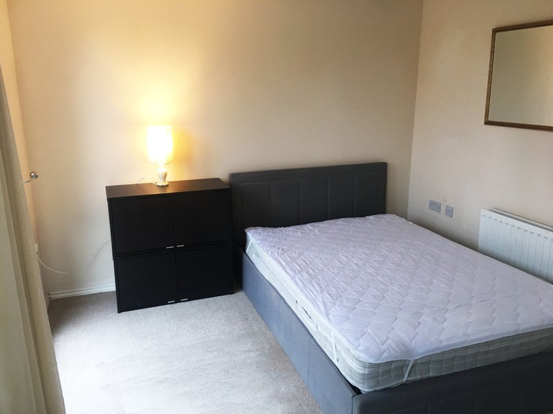 Room Flockton Road in Leeds