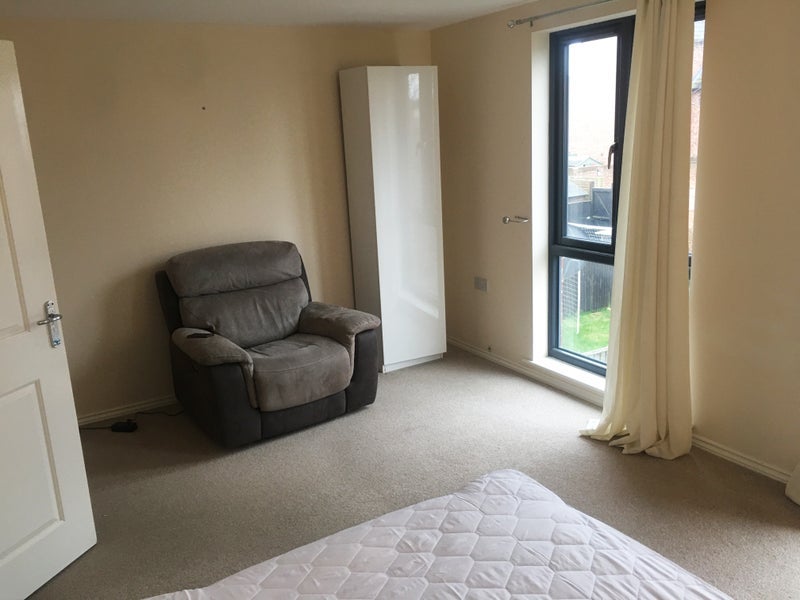Room Flockton Road in Leeds