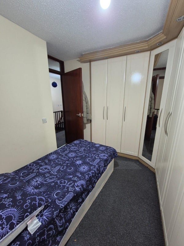 Room Bronte Close in Greater London