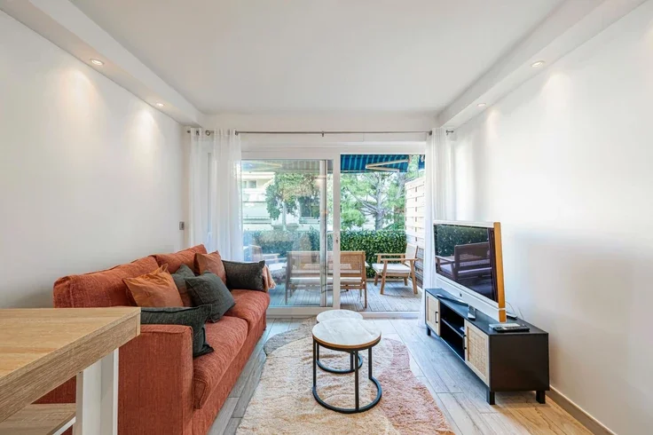 Flat Avenue Jean Cresp in Cannes