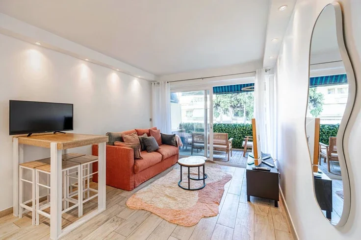 Flat Avenue Jean Cresp in Cannes