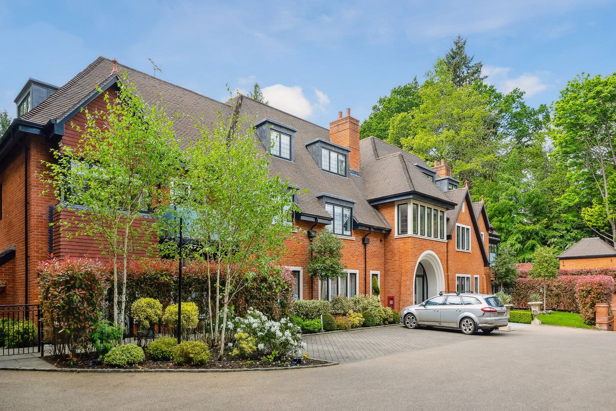 Flat Brockenhurst Road in Ascot