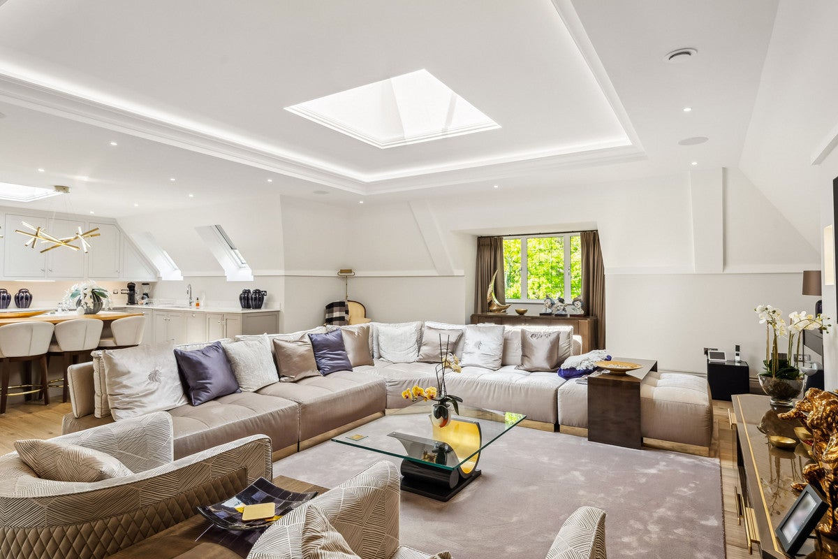 Flat Brockenhurst Road in Ascot