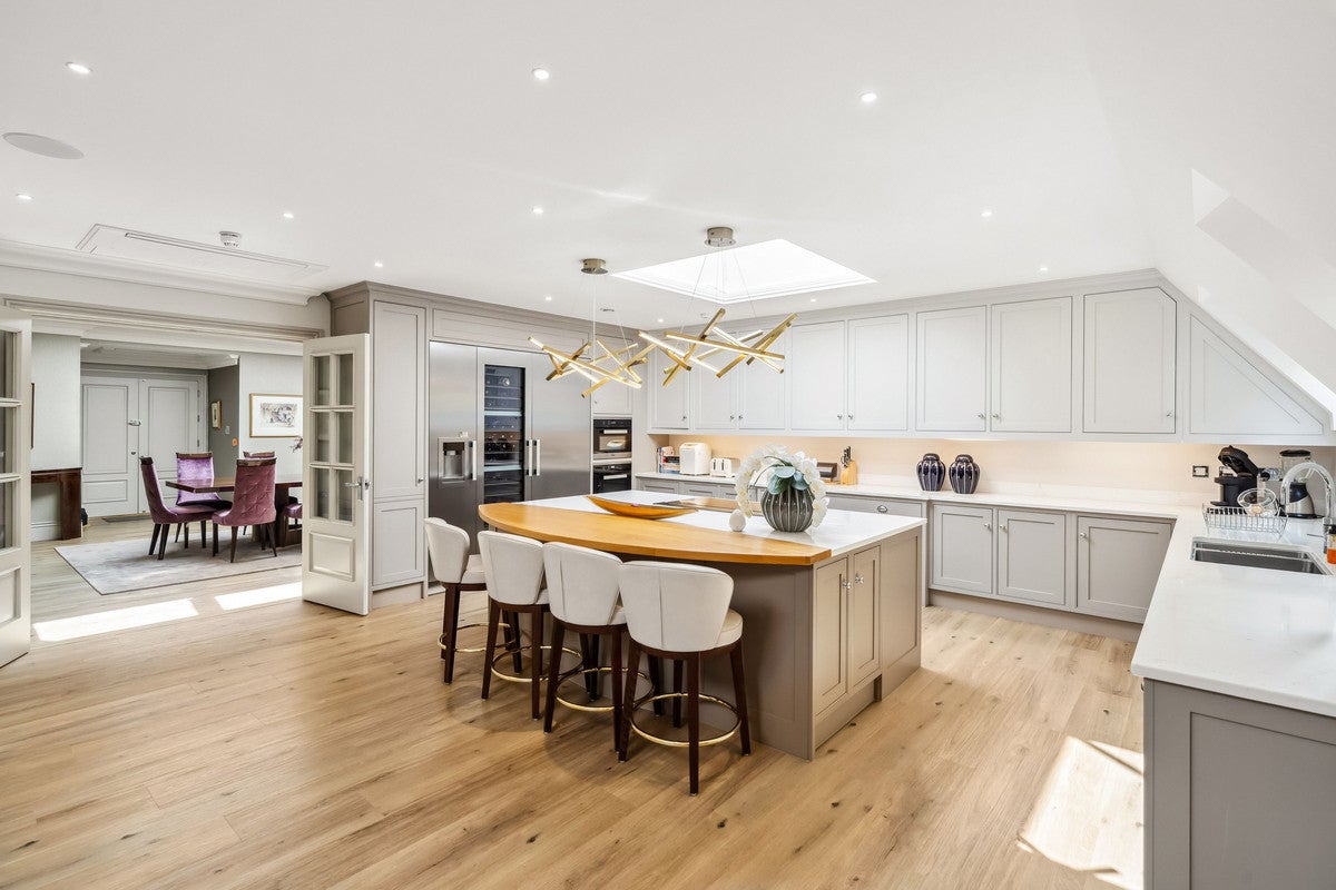 Flat Brockenhurst Road in Ascot