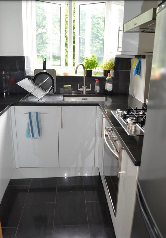 Room Manorfield Close in Greater London