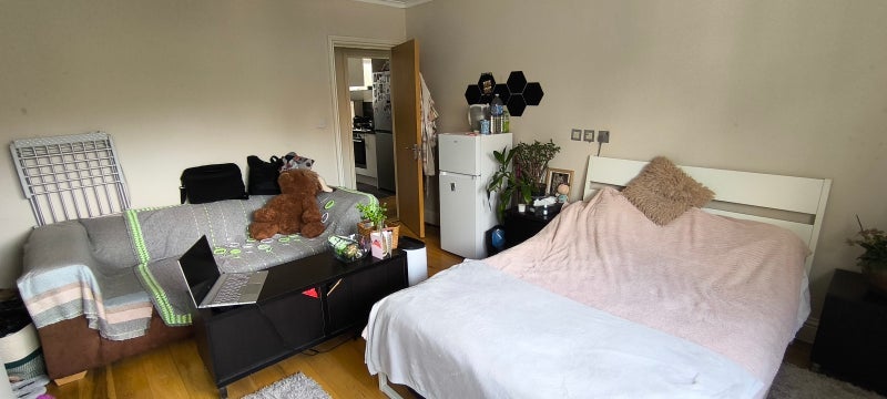 Room Manorfield Close in Greater London