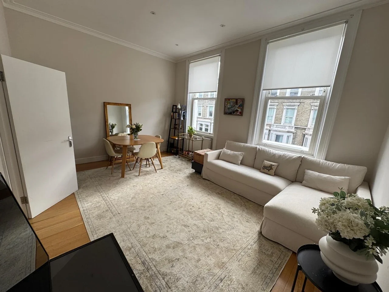 Flat Finborough Road in Greater London