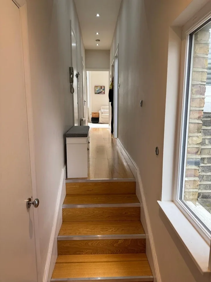 Flat Finborough Road in Greater London