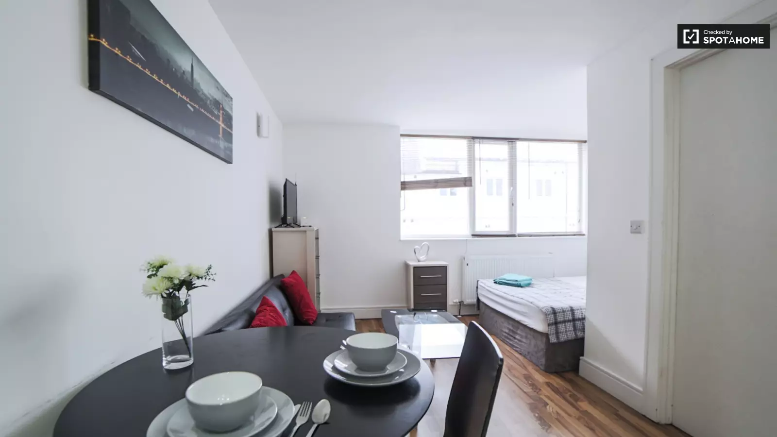 Flat Achillies Close in Greater London