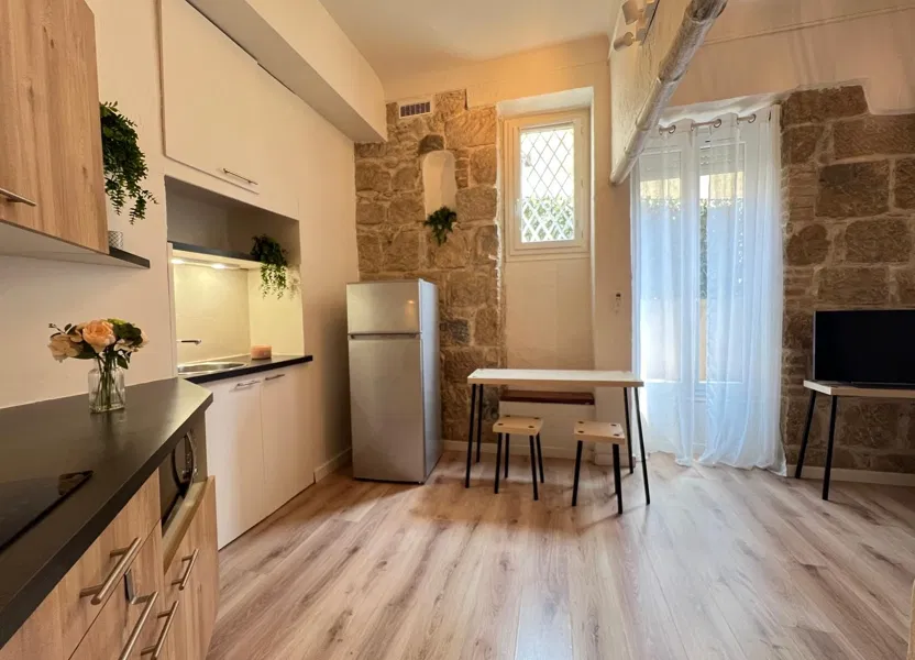 Chambre Rue Miollis à Nice