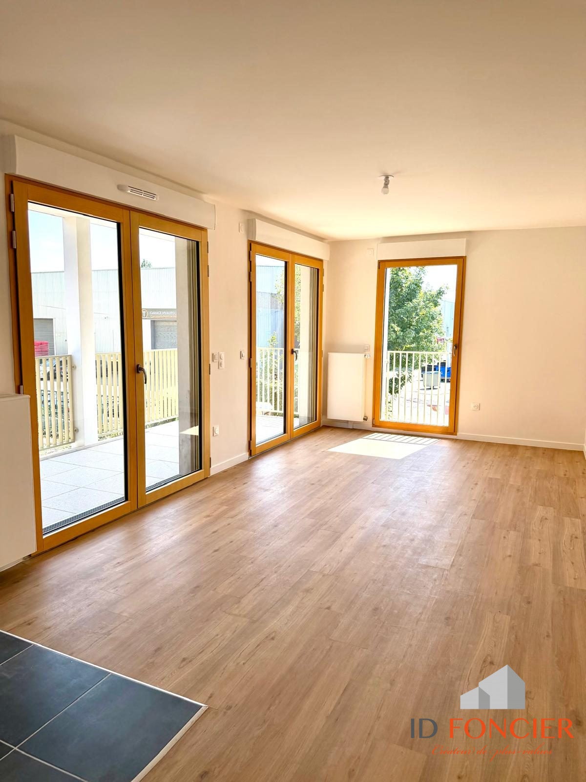 Flat Square du Gasselet in Thiais