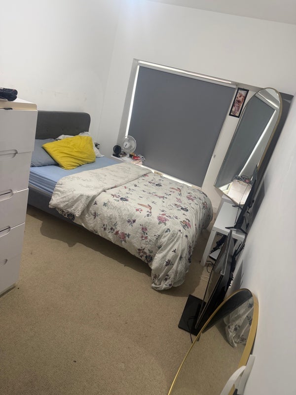 Room Atlantis Avenue in Greater London