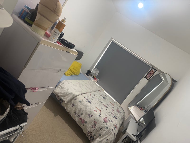 Room Atlantis Avenue in Greater London