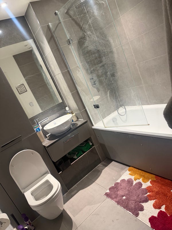Room Atlantis Avenue in Greater London