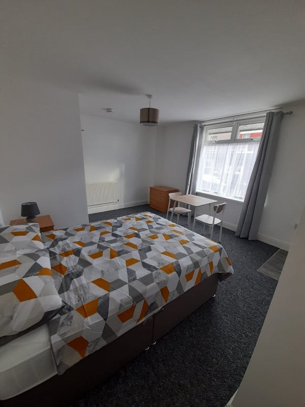 Room Tydfil Street in Barry
