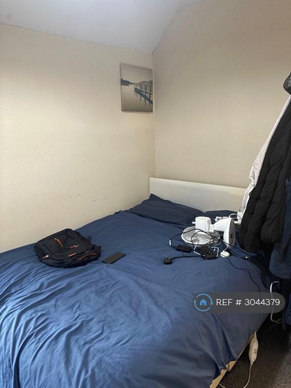 Room Leek Road in Stoke-on-Trent