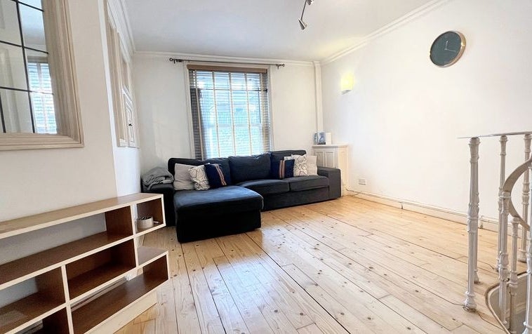 Flat Hyde Gate in Winchester