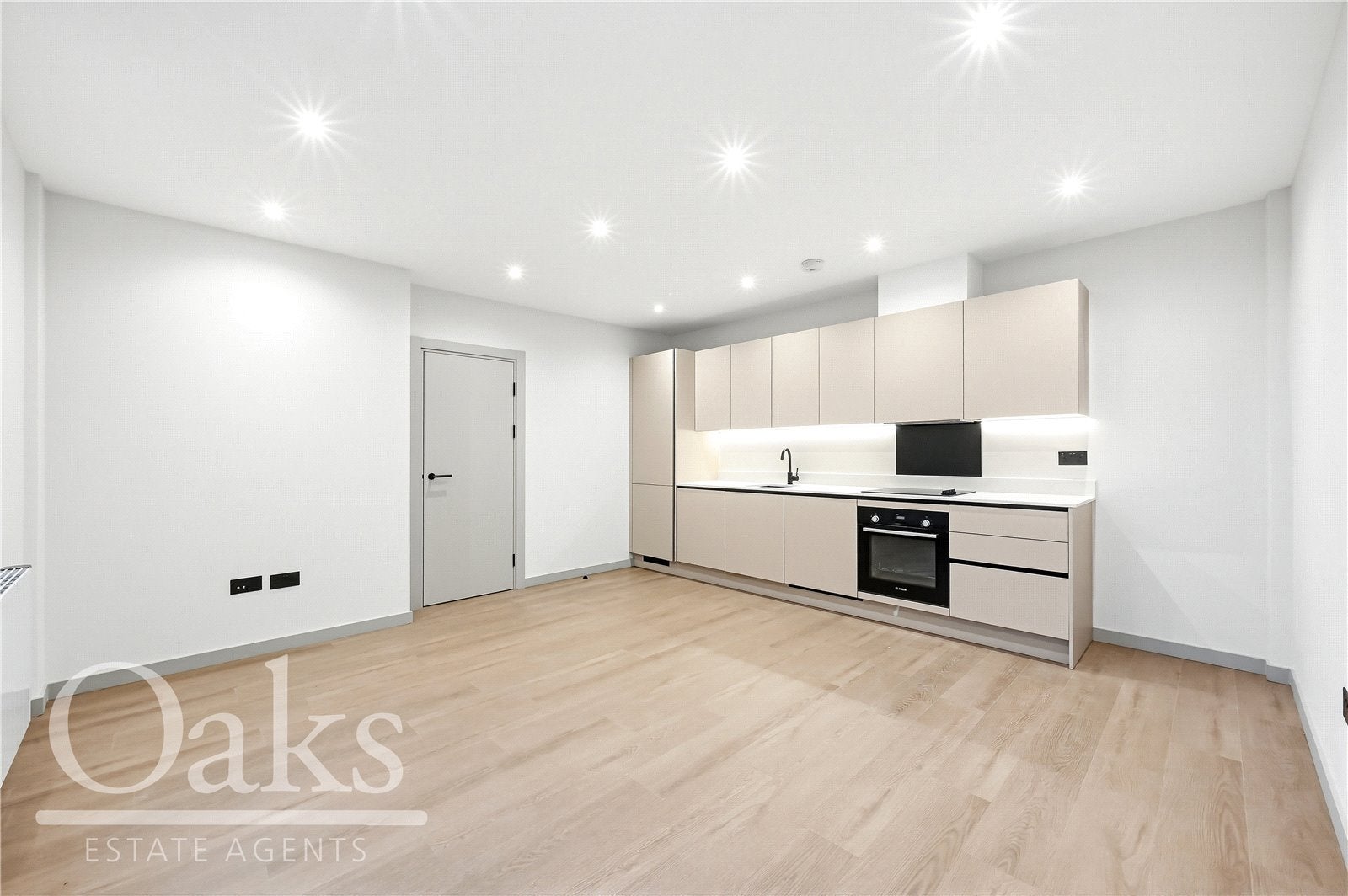 Flat Dingwall Road in Greater London